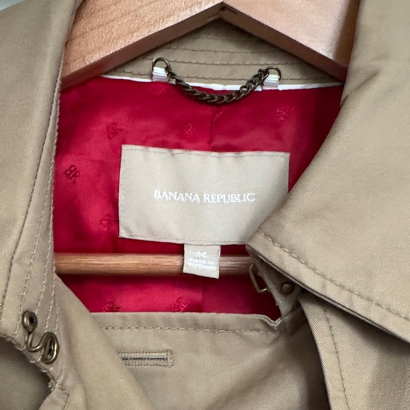 Banana Republic Classic Tan Trench Coat with bottom ruffle detail - Picture 4 of 9